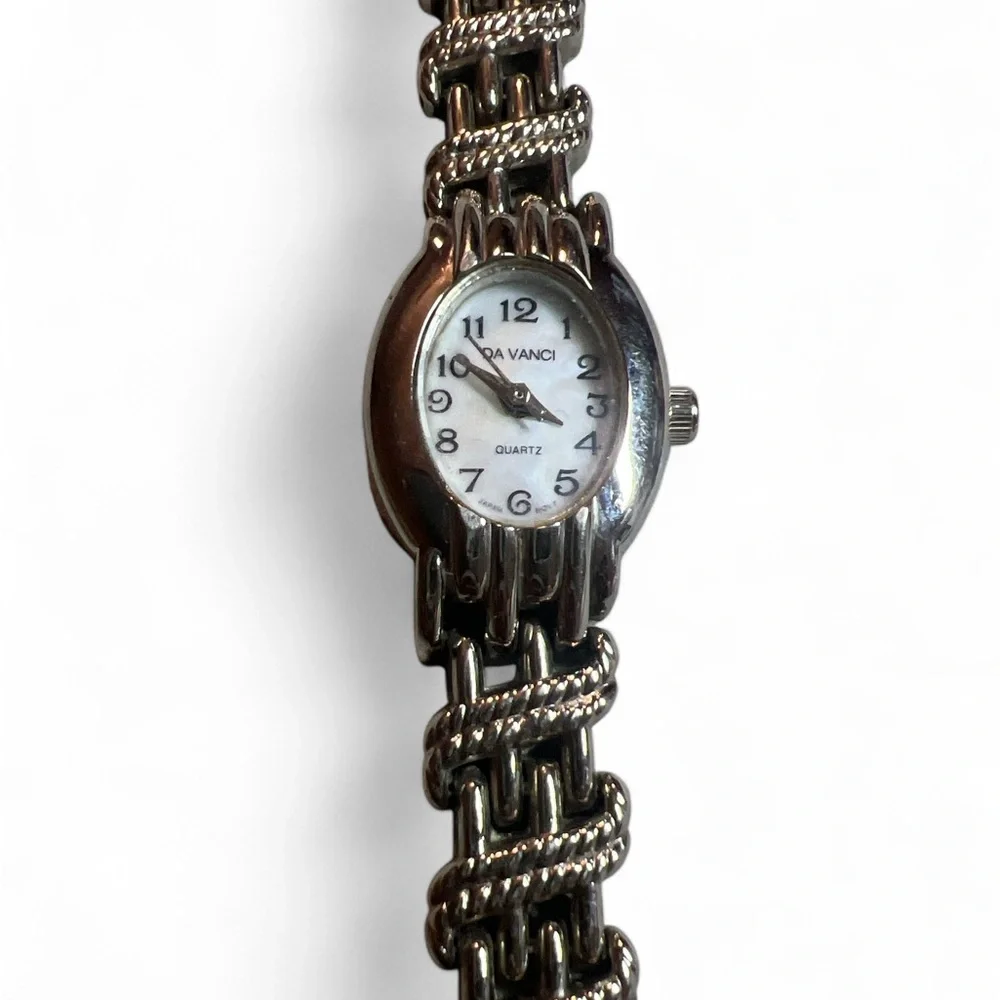 Da Vanci Vintage Quartz Mother Pearl Silver Tone Bracelet Watch Japan NEW‎ BATT